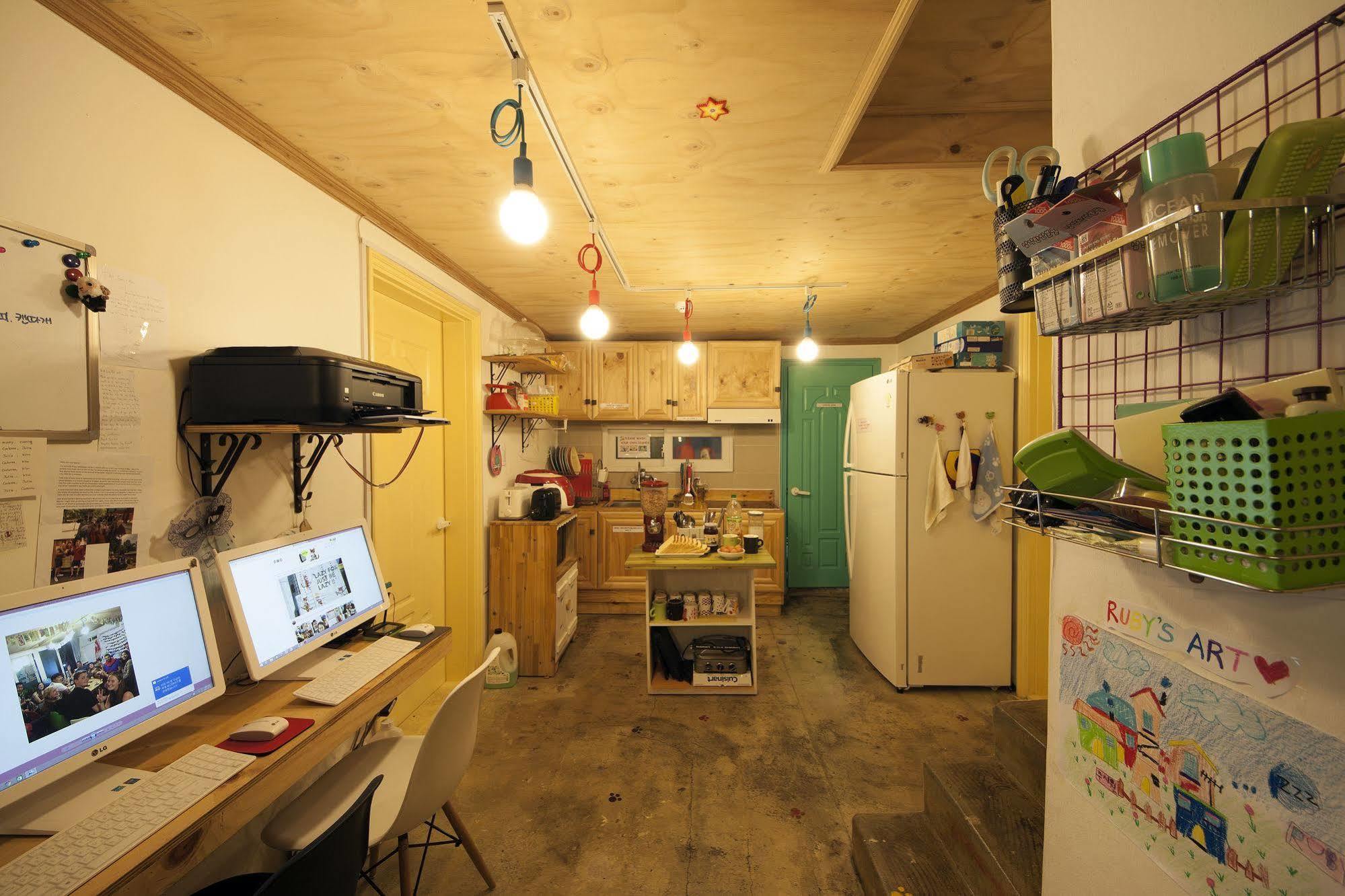 Hongdae Lazy Fox Hostel In Seoul Ngoại thất bức ảnh